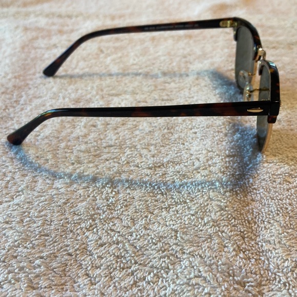 Ray-Ban Tortoise and Gold Clubmaster Sunglasses - Picture 4 of 7
